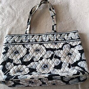 **👜 The Vera Bradley Large Tote – Stylish, Spacious & Secure! 👜**